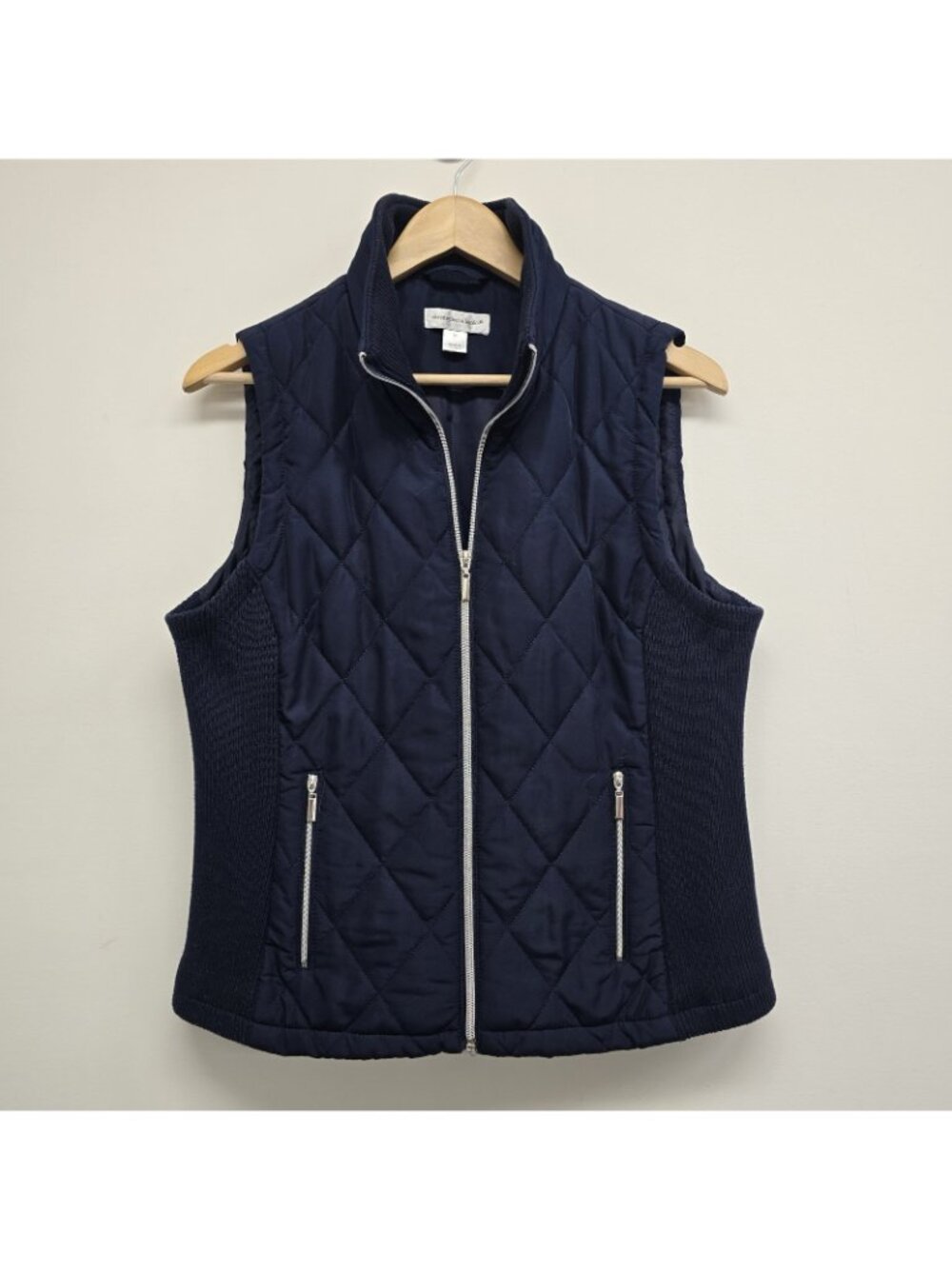 Lot of 3 Christopher Banks Quilted Vests Sz M Full Zip Layering Casual Outdoor - Picture 14 of 16